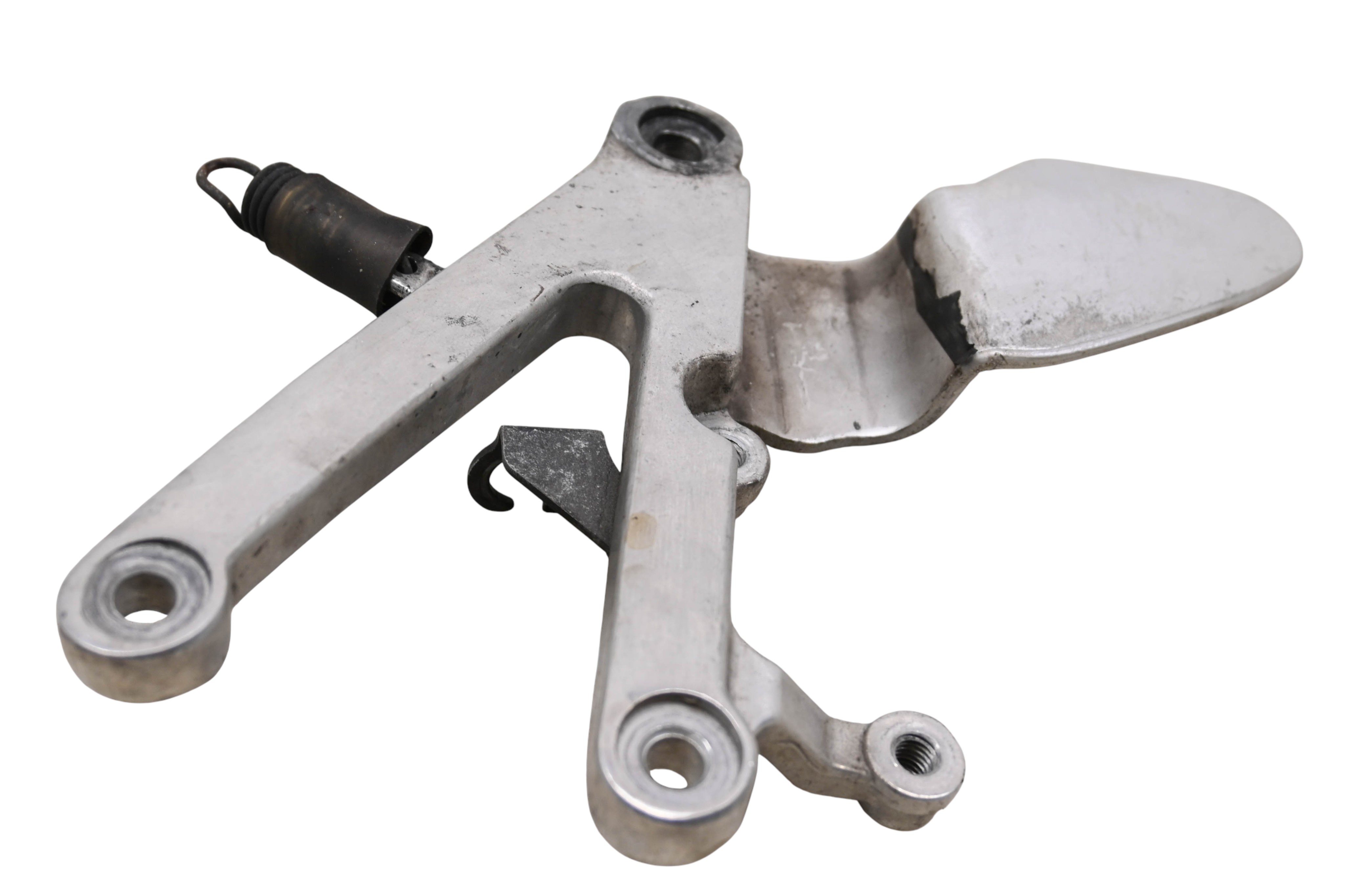 99 Yamaha R1 Front Right Footpeg Bracket YZF1000
