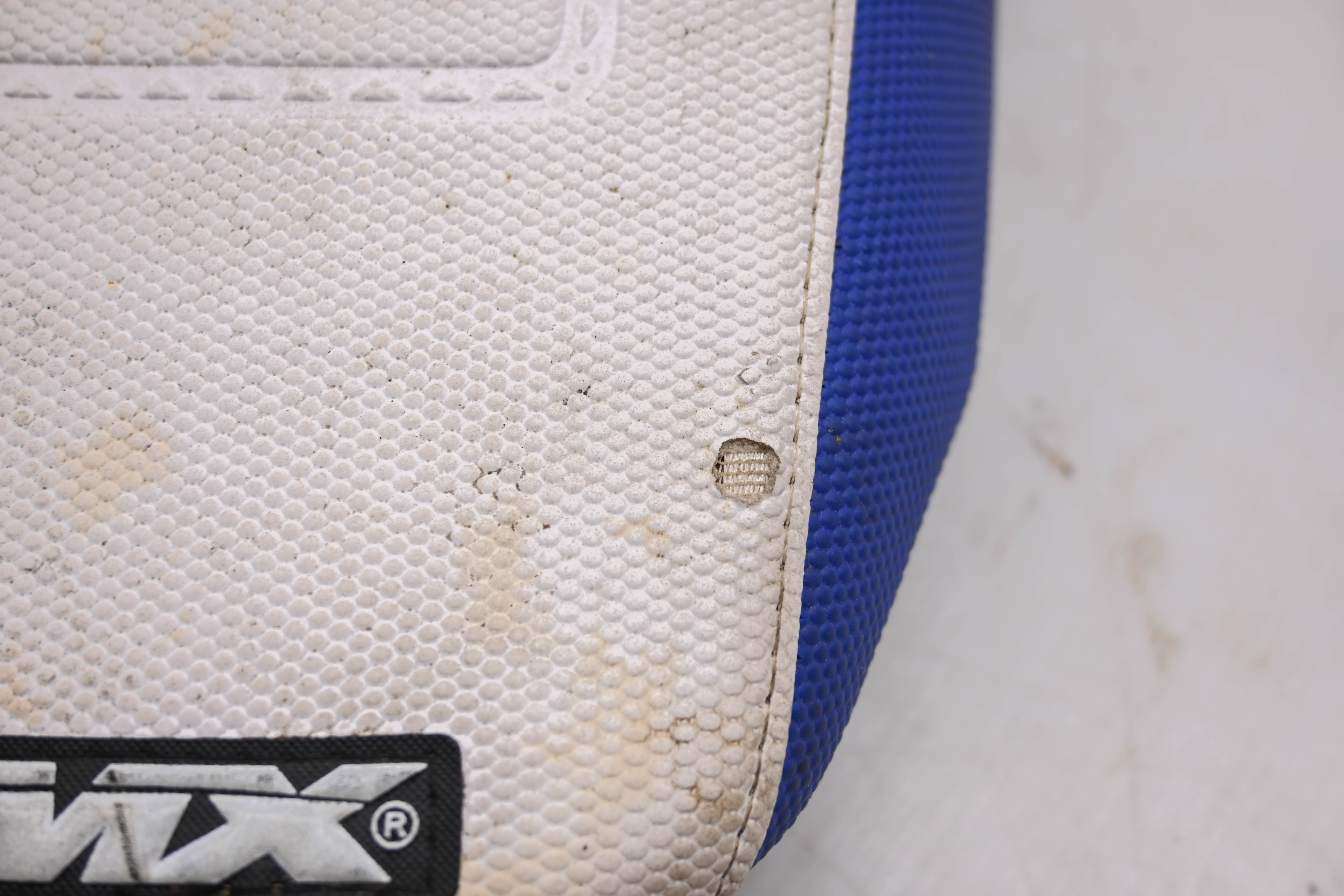 00 Suzuki DRZ400E Seat