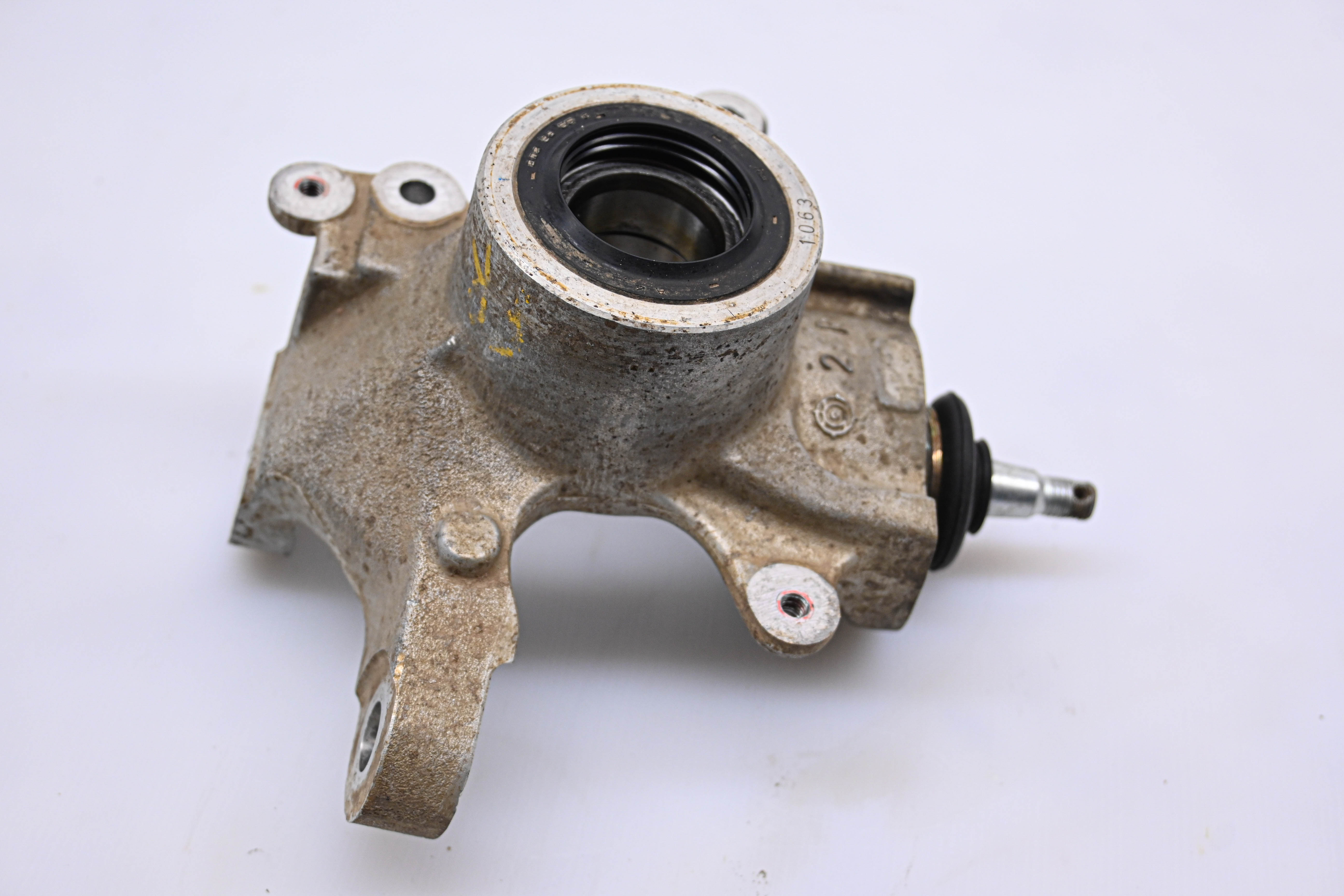 06 Suzuki King Quad 700 4x4 Front Right Spindle Knuckle LTA700X