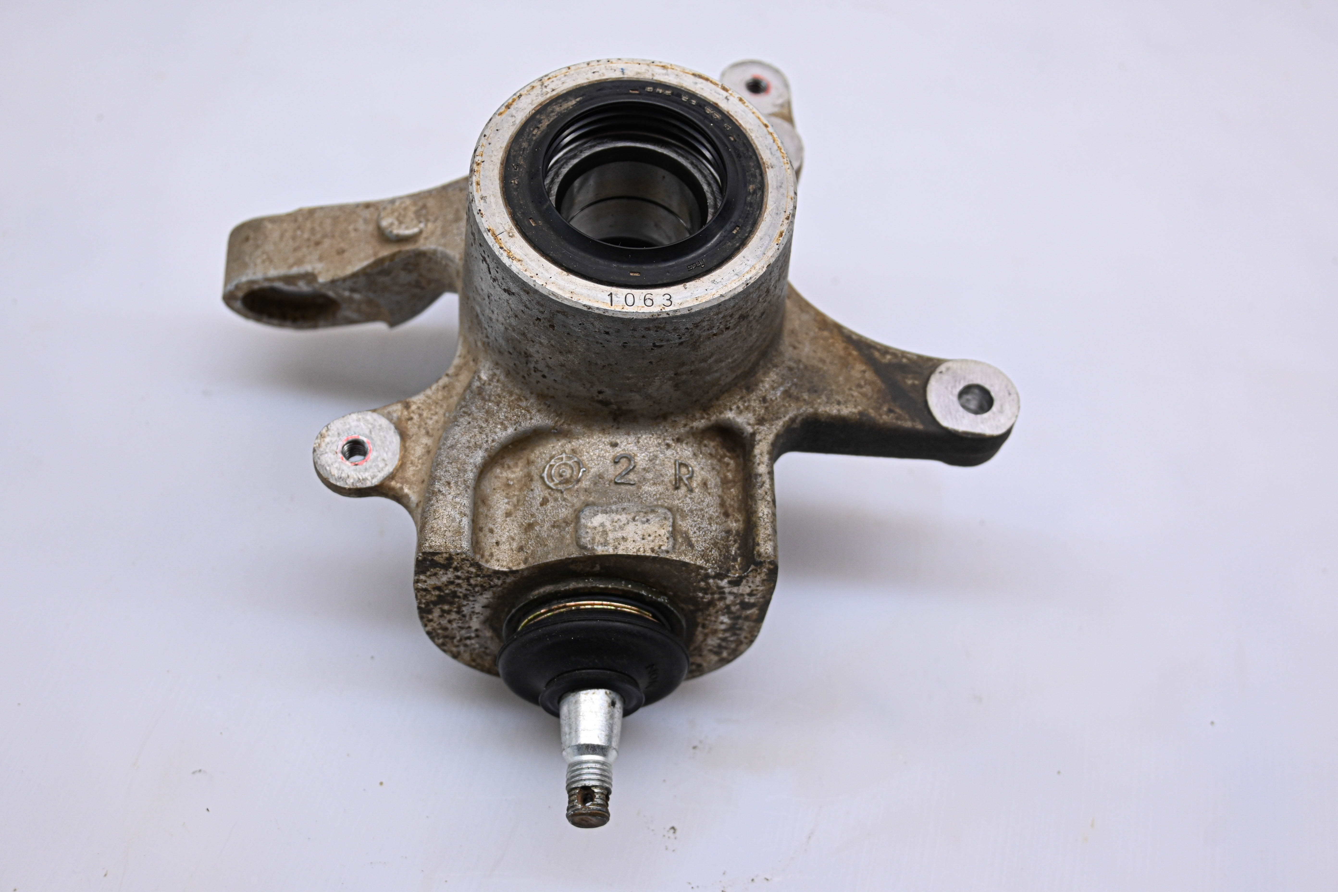 06 Suzuki King Quad 700 4x4 Front Right Spindle Knuckle LTA700X