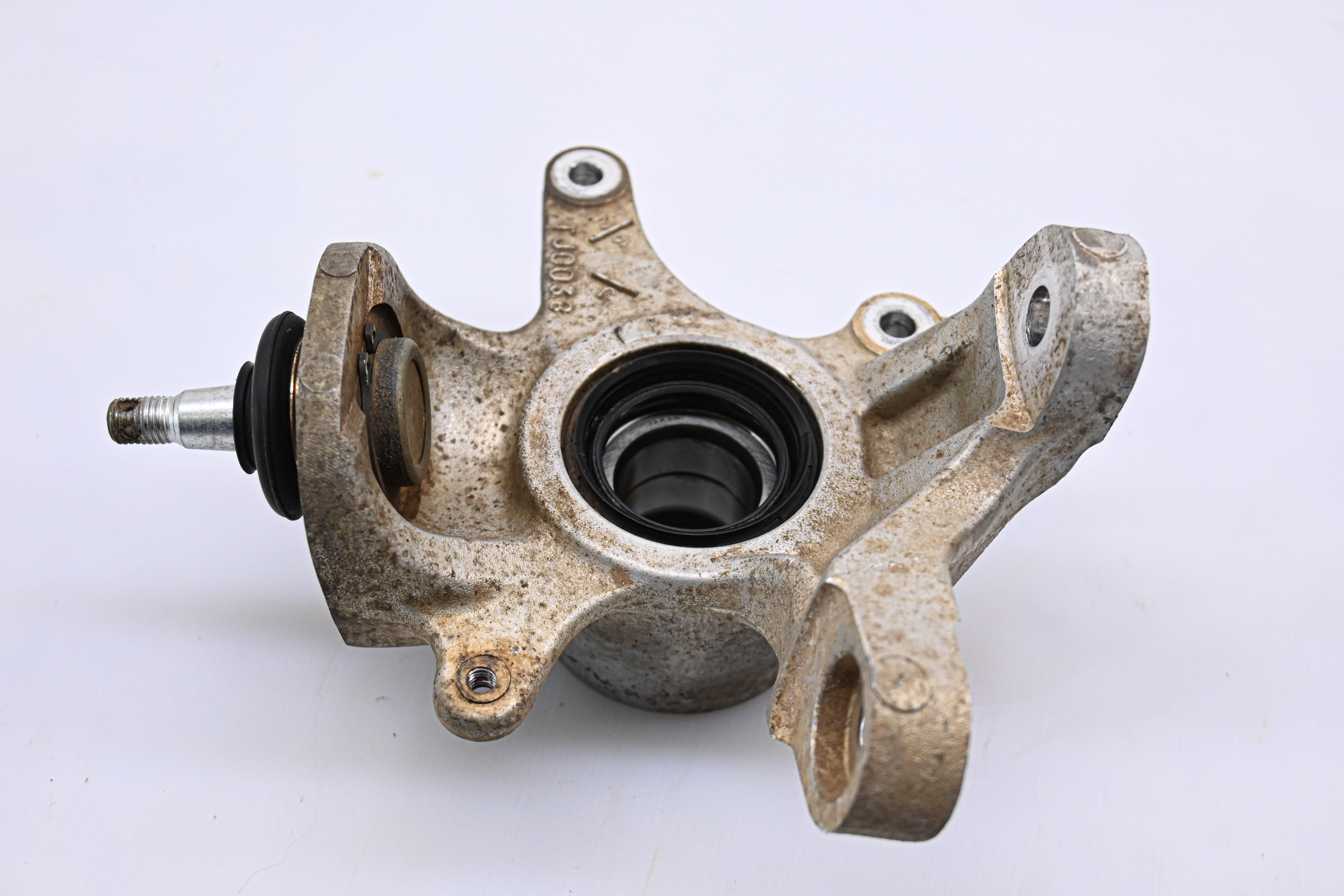 06 Suzuki King Quad 700 4x4 Front Right Spindle Knuckle LTA700X