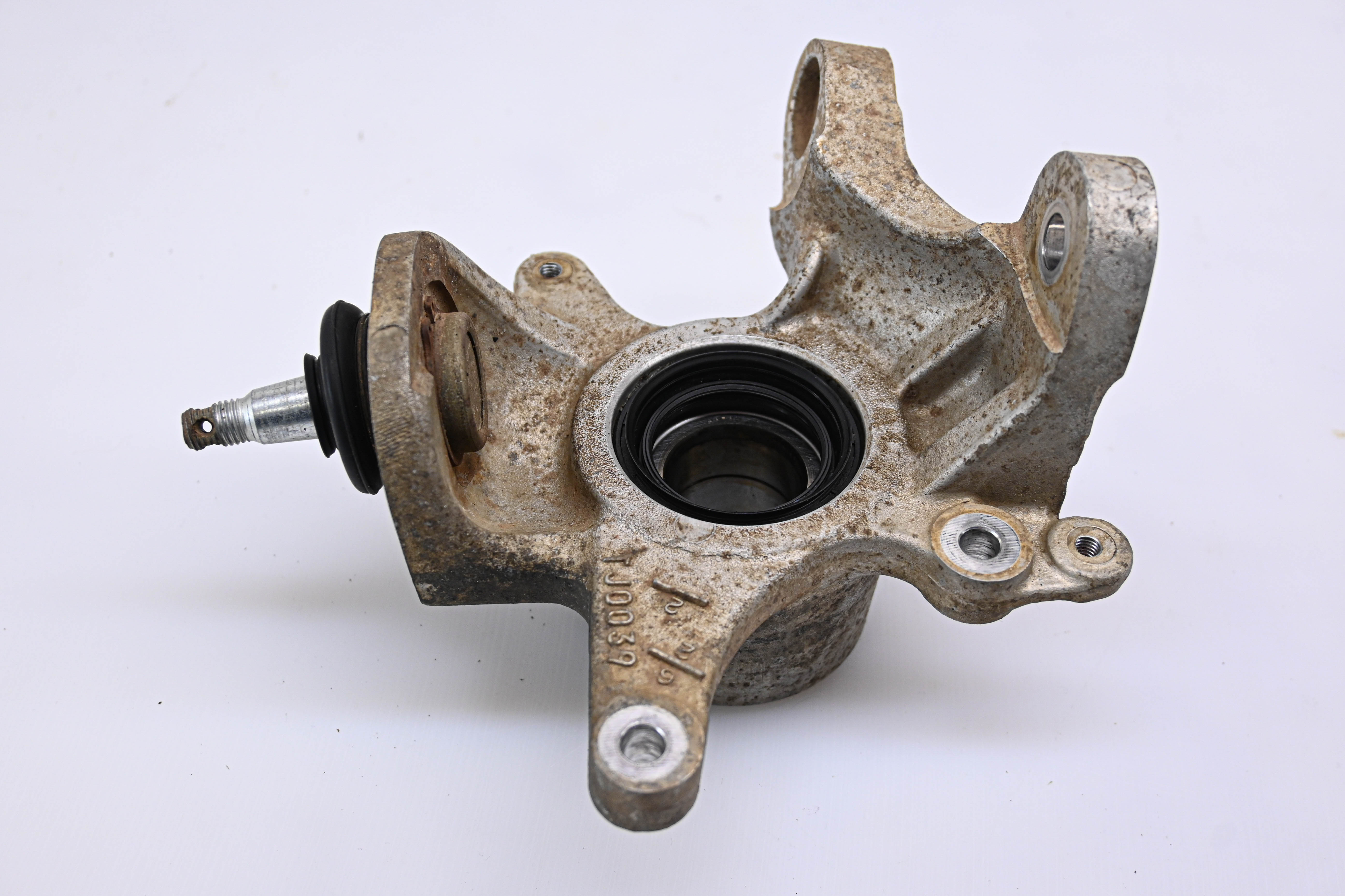 06 Suzuki King Quad 700 4x4 Front Left Spindle Knuckle LTA700X