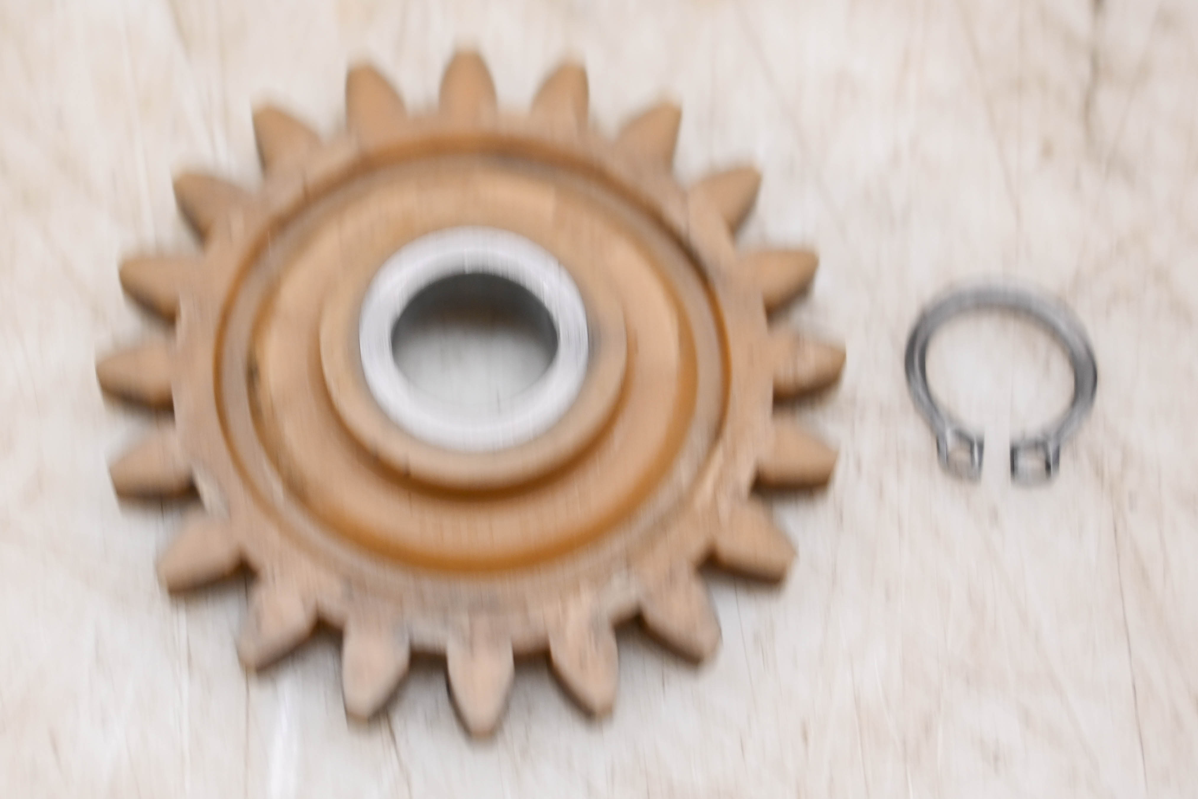 03 Suzuki LTZ400 Oil Pump Gear KFX400