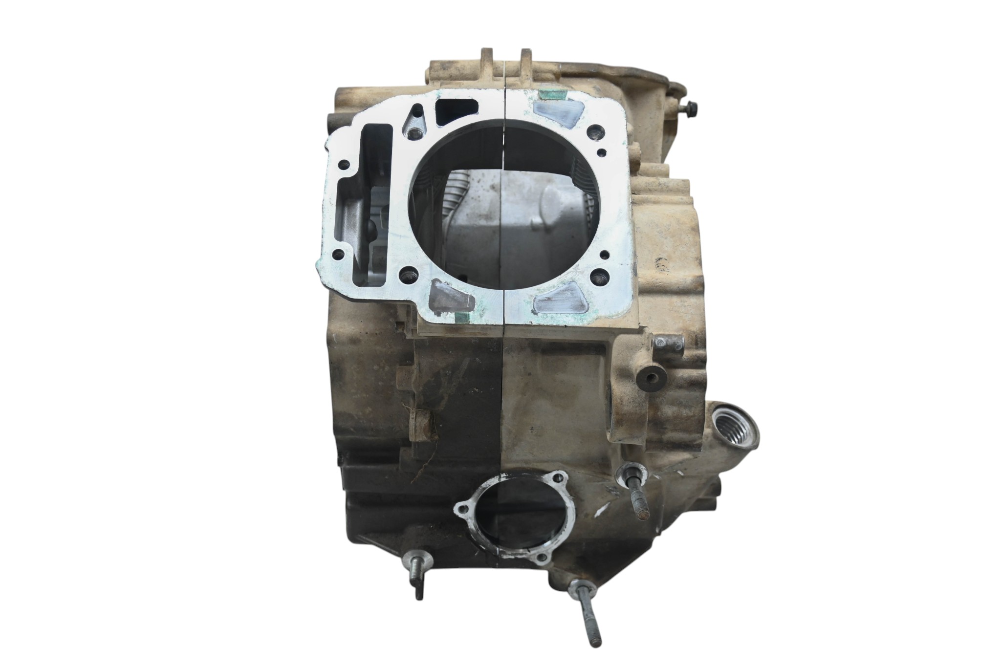 18 Can-Am Outlander 650 XMR Crankcase Center Crank Case