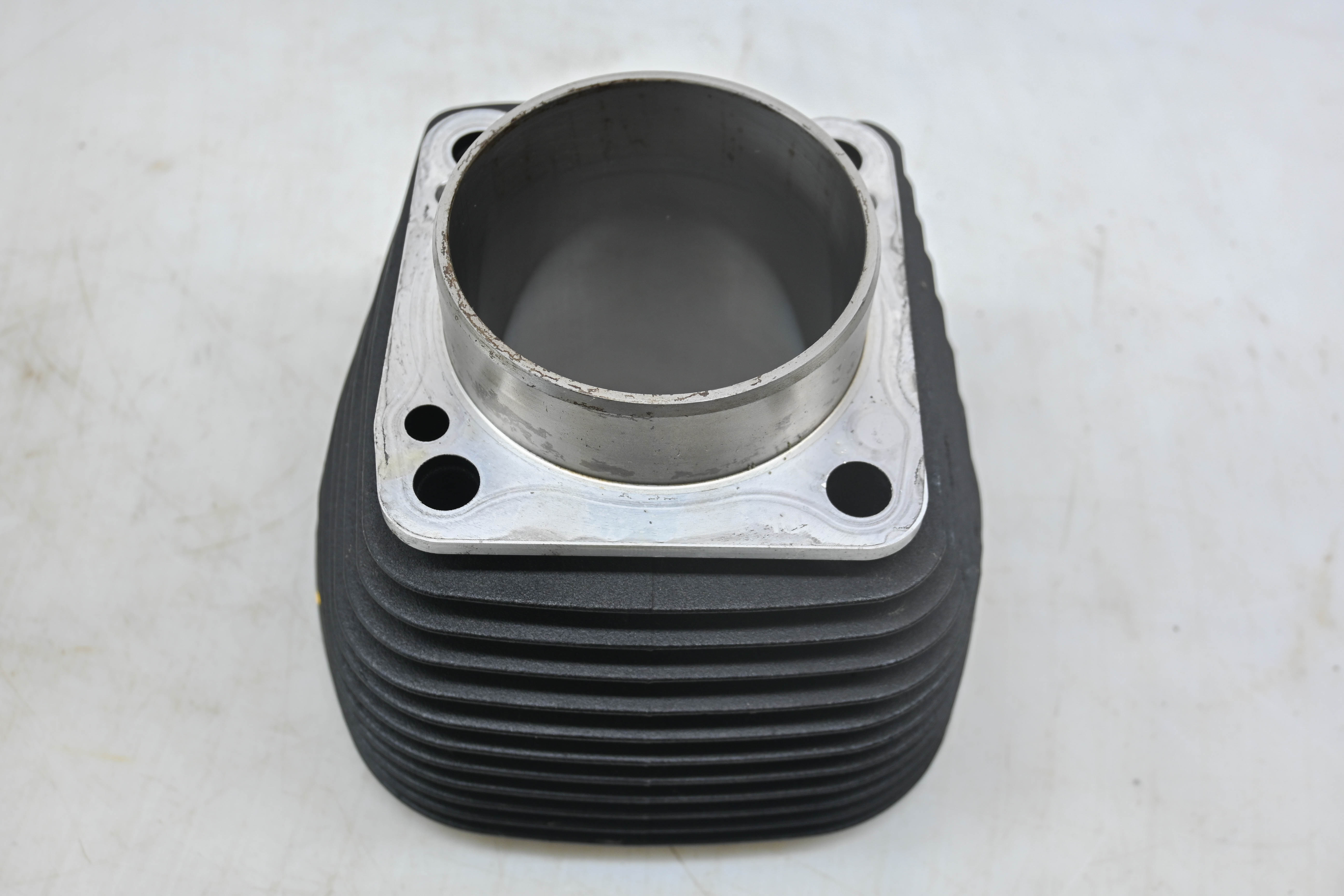 20 Harley-Davidson FXBB Street Bob Rear Cylinder