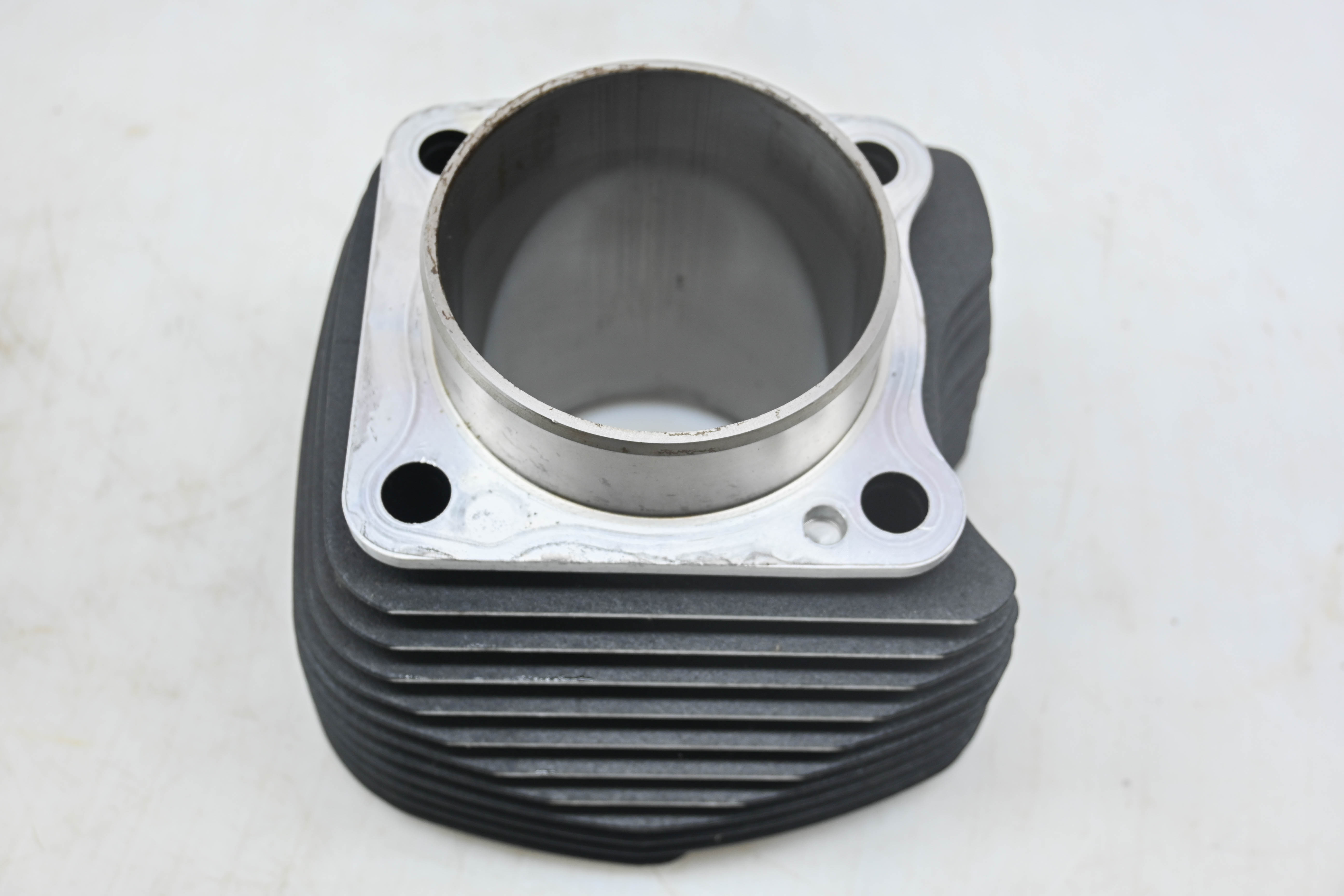 20 Harley-Davidson FXBB Street Bob Rear Cylinder
