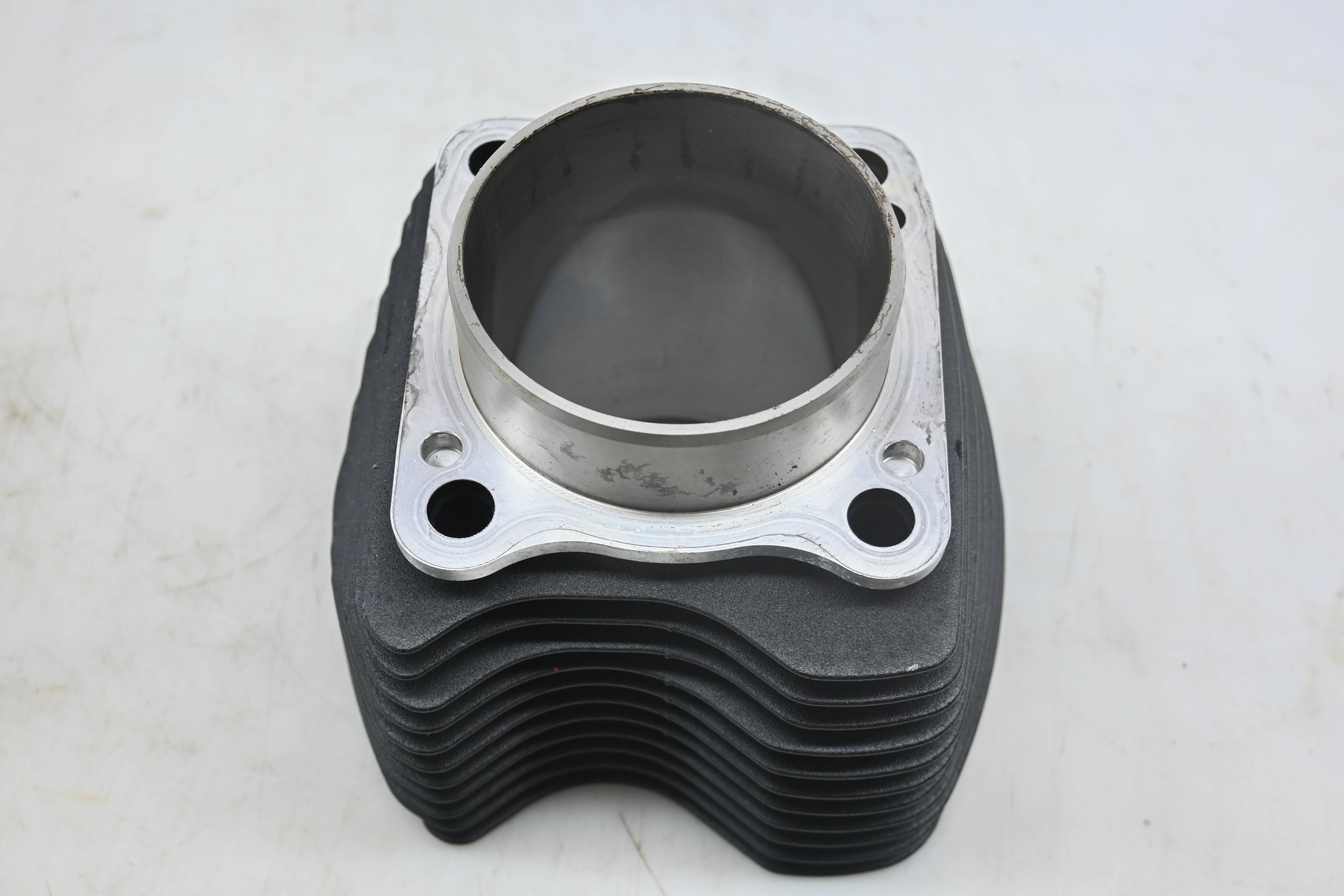 20 Harley-Davidson FXBB Street Bob Rear Cylinder
