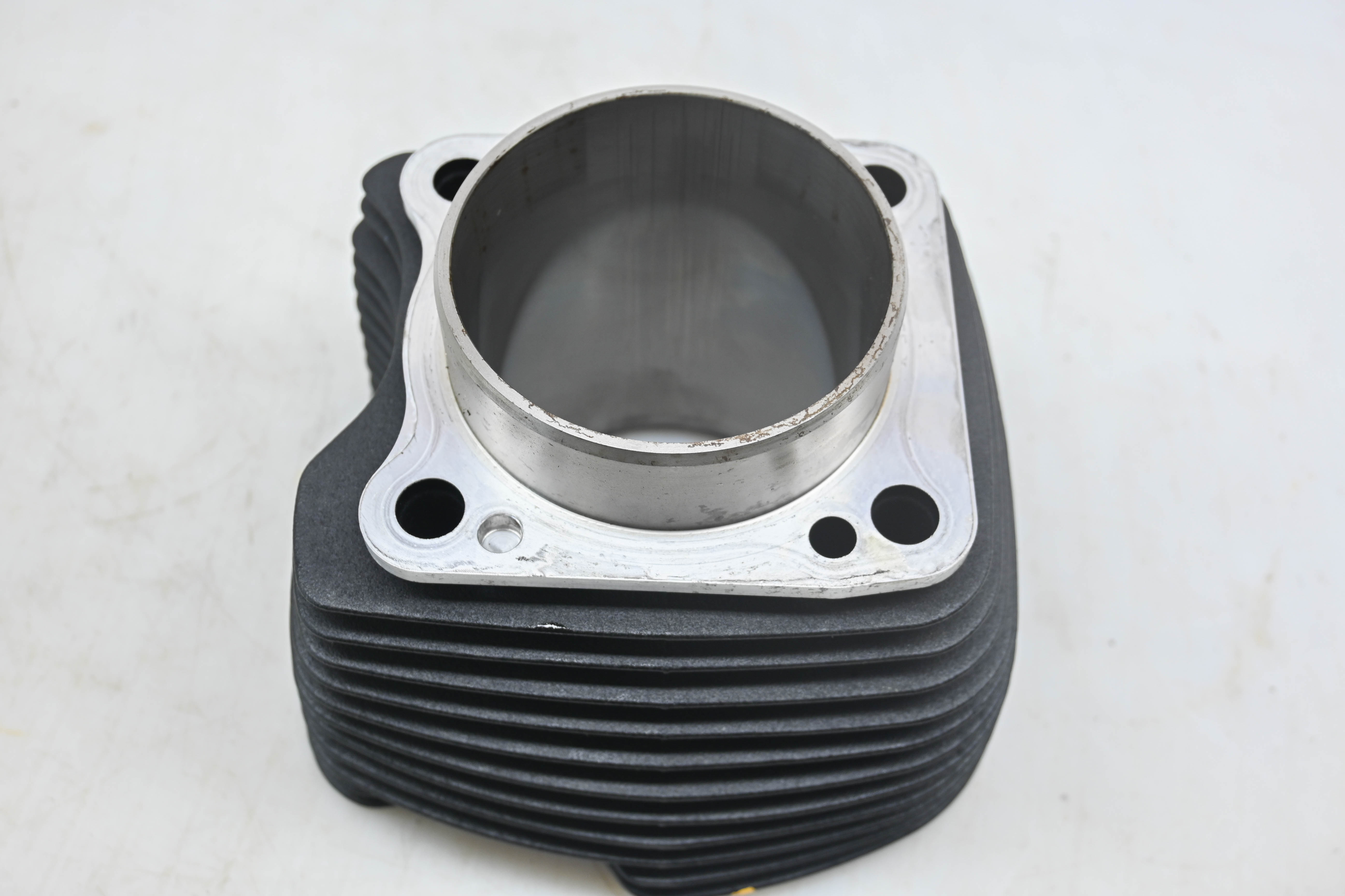 20 Harley-Davidson FXBB Street Bob Rear Cylinder