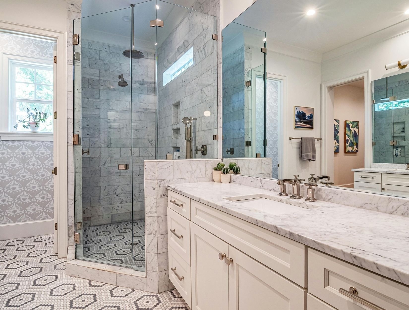 Do you dust and clean light fixtures in Lincoln Park homes?