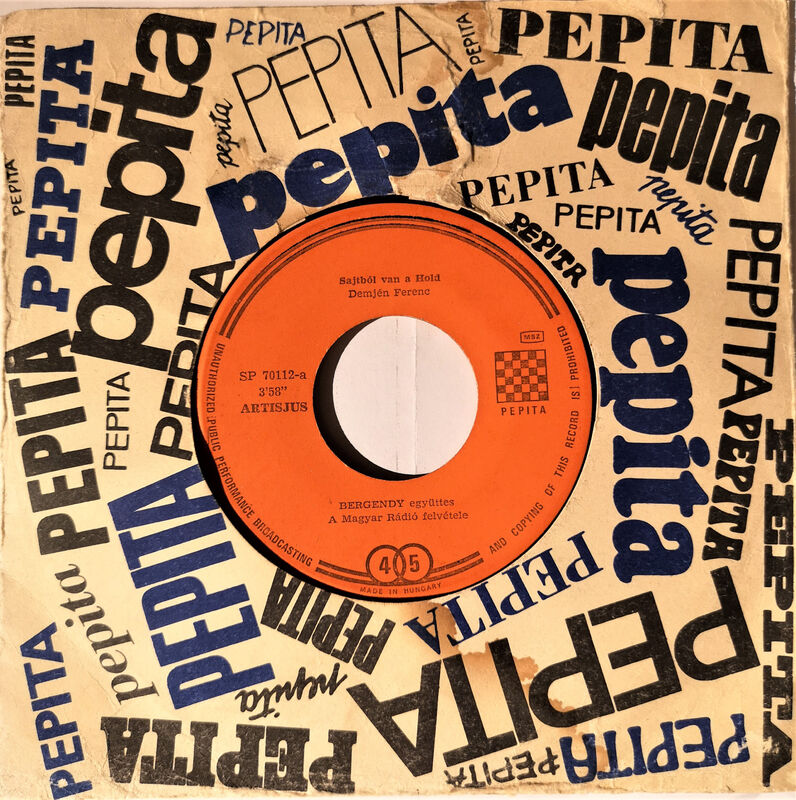 Cover of Sajtbol Van A Hold / Gyujts Tuzet A Lelkemben