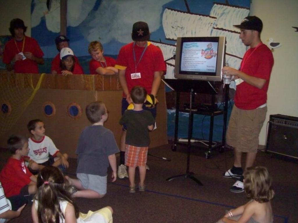 Jay gives out prizes in Finale