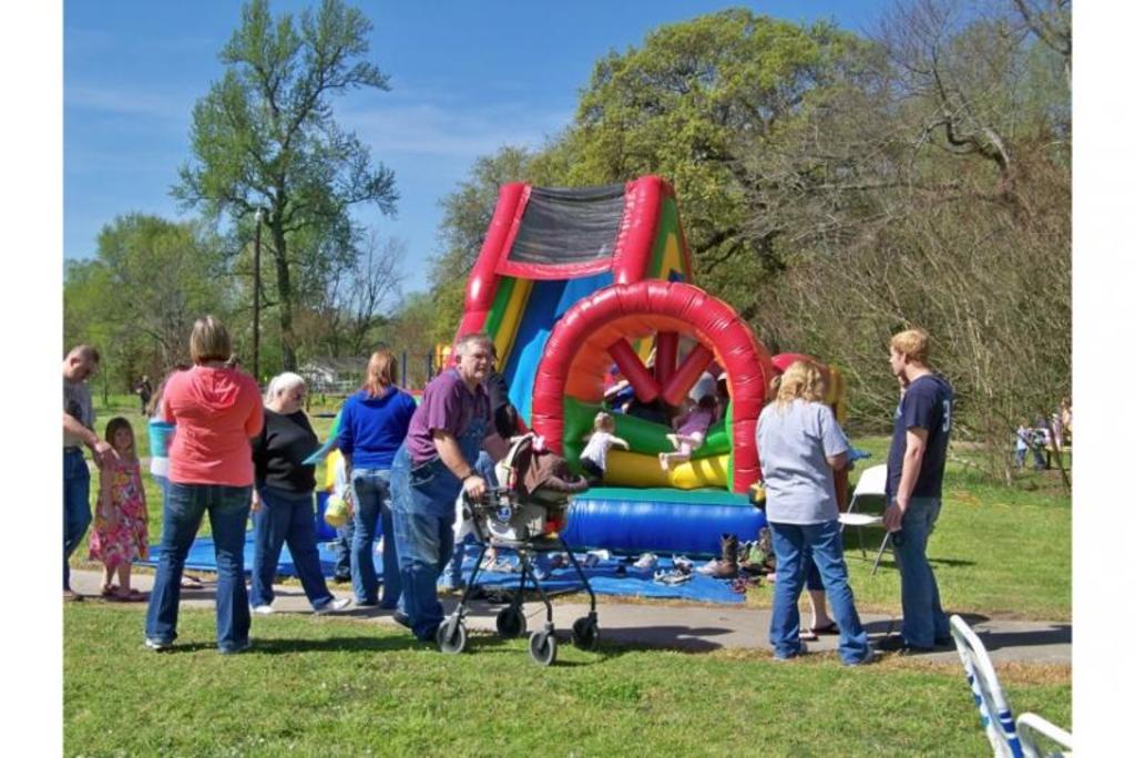Watching the kids in the obstacle course