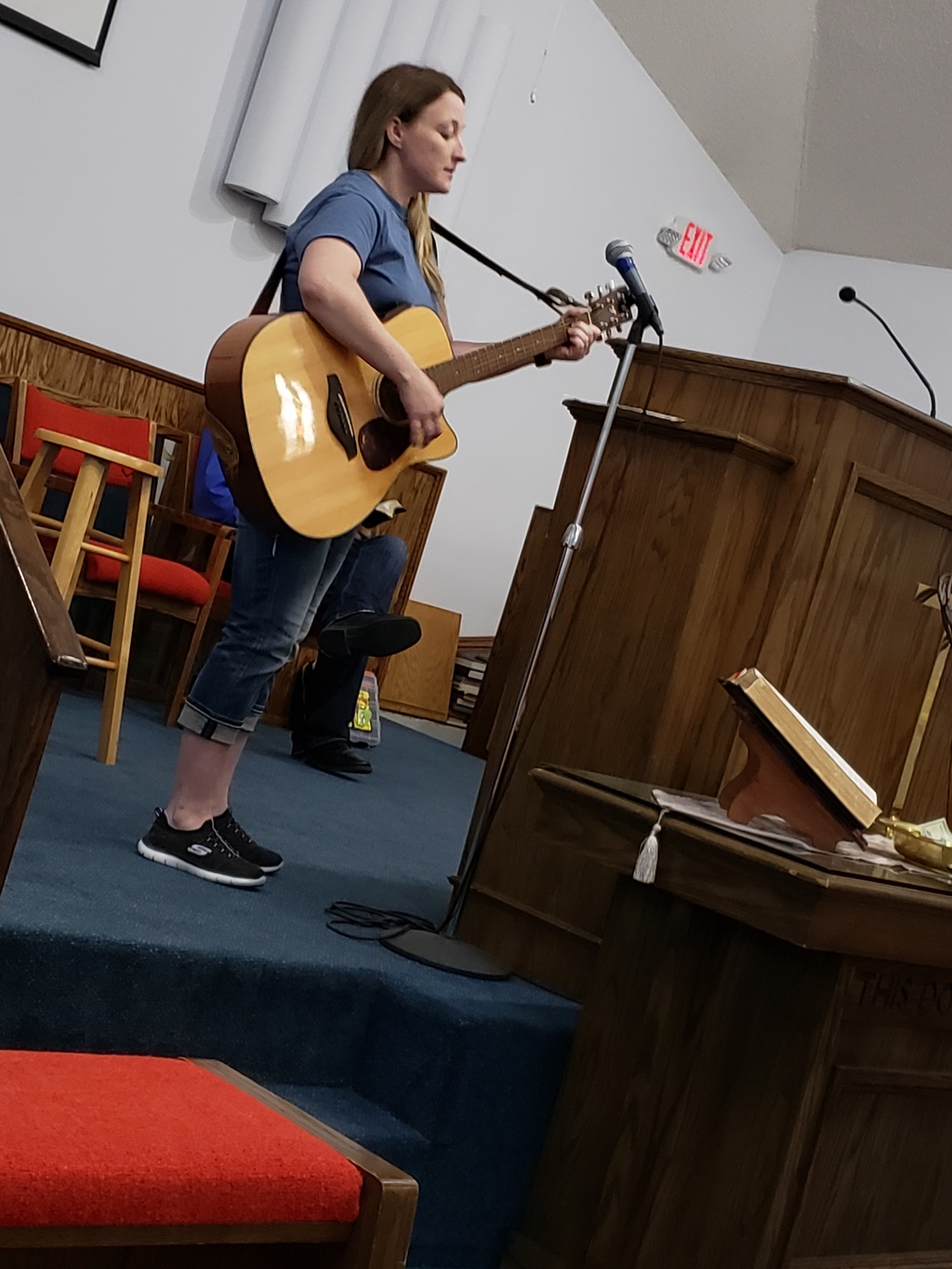 Stephanie sings the special