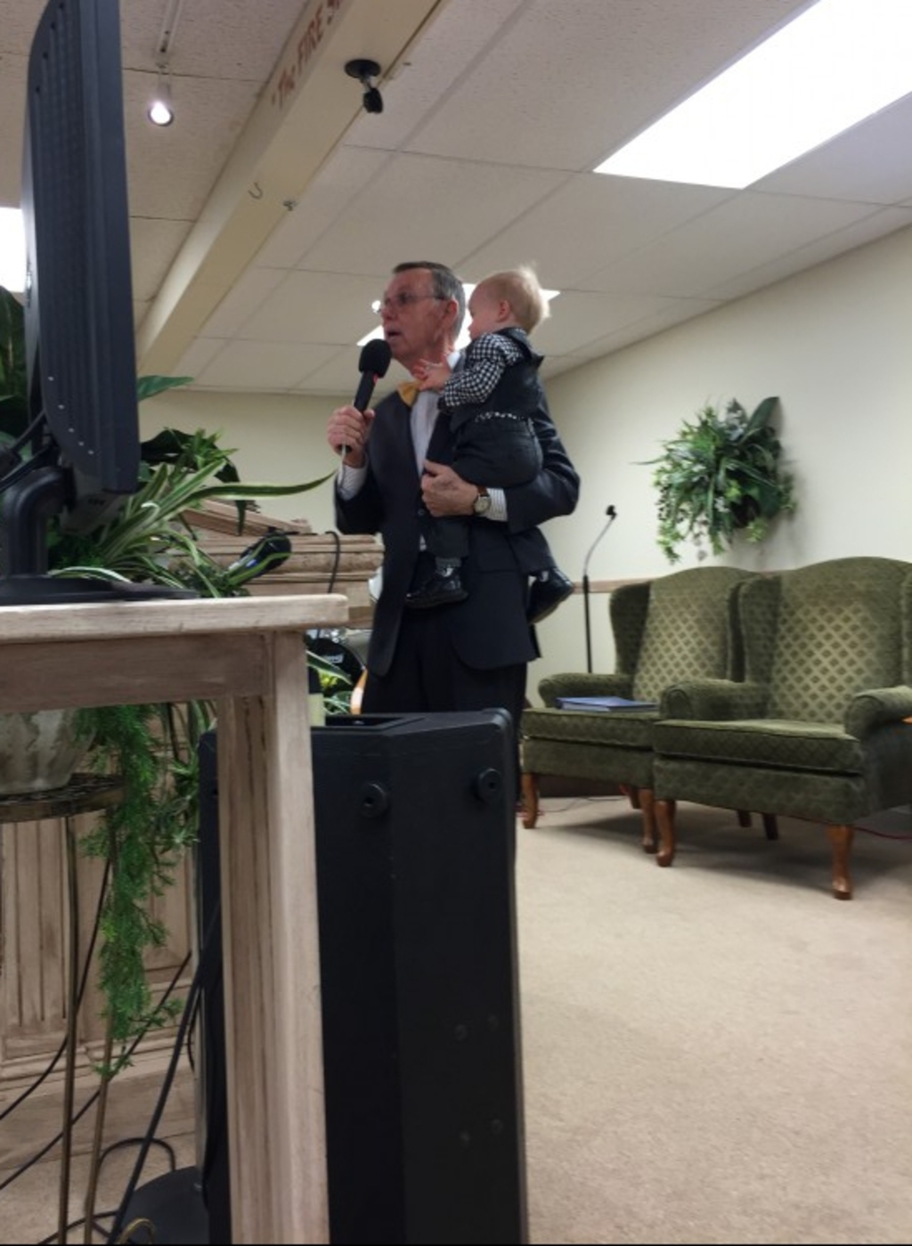 " Hey Papa Can Sing, WOW !!! "