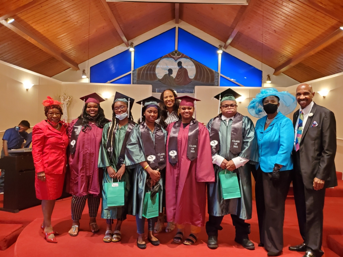 Graduates - Mrs Gwen Carter - Nasha Parker, Guest Speaker - Pastor & 1st Lady Talley, Sr