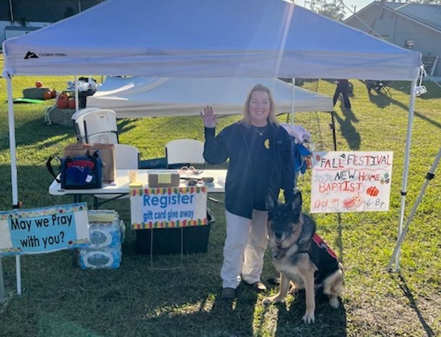 Hearts & Hands Booth, Tommey & Tonka the Therapy Dog welcomed many people