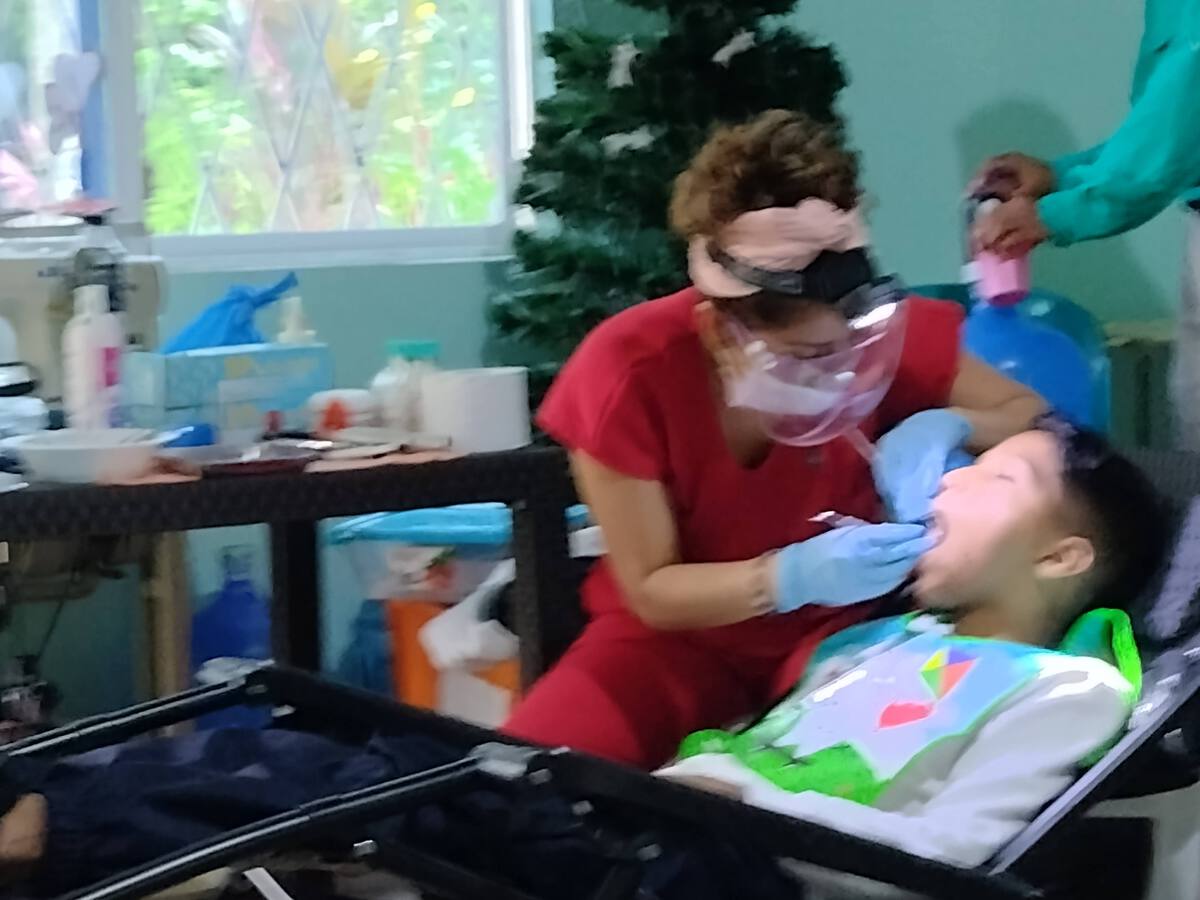 hna. Priscila realizando su trabajo