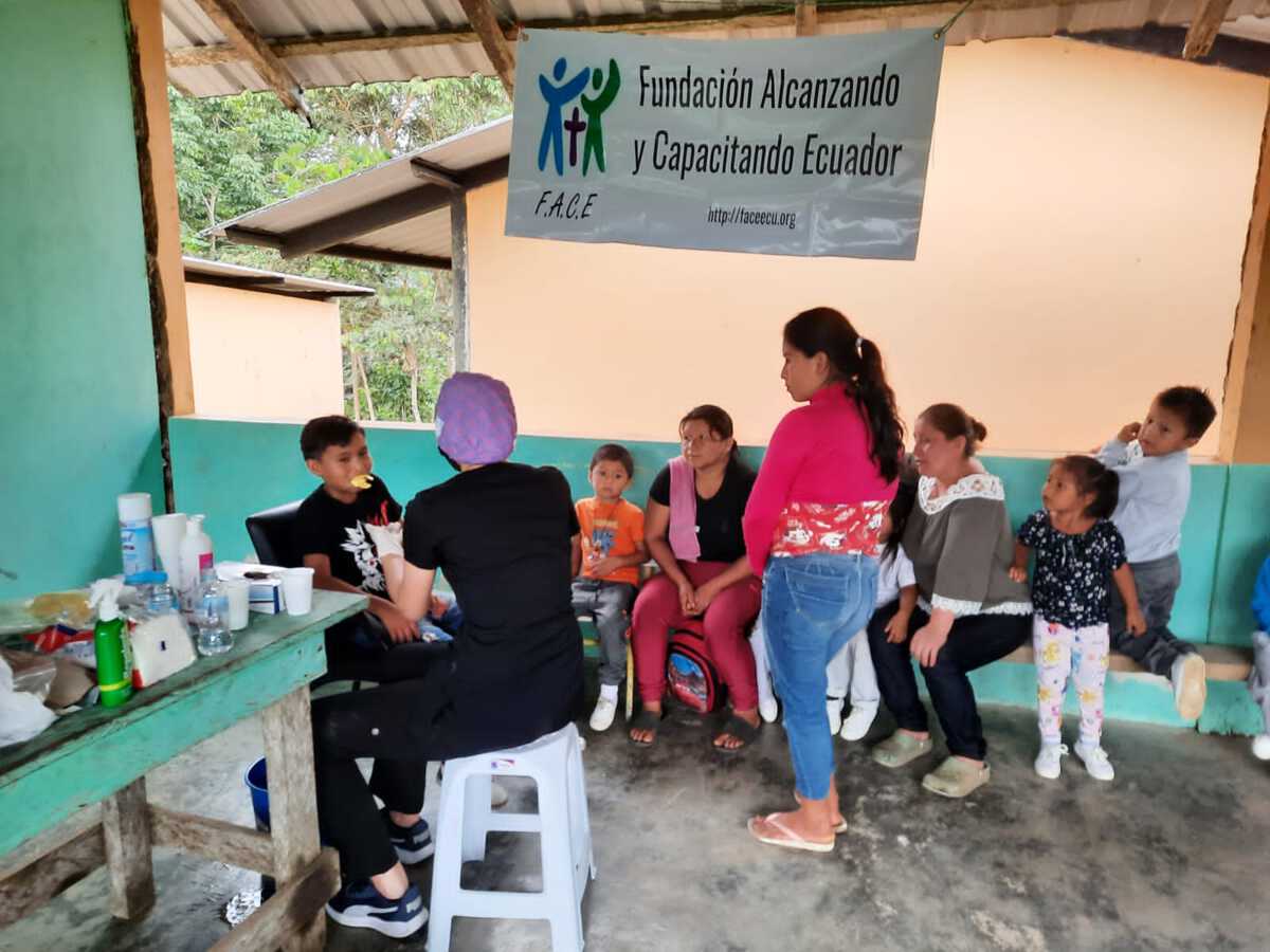 Brigada Odontológica Comuna Tsáchila El Poste