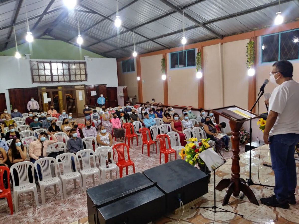 Patricio compartiendo la importancia de vacunarse contra covid