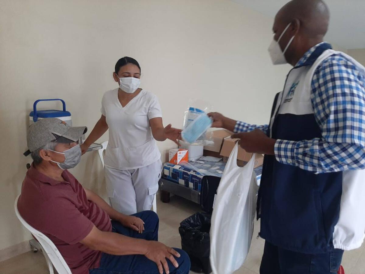 Entrega de insumos con el Vice Alcalde de La Maná