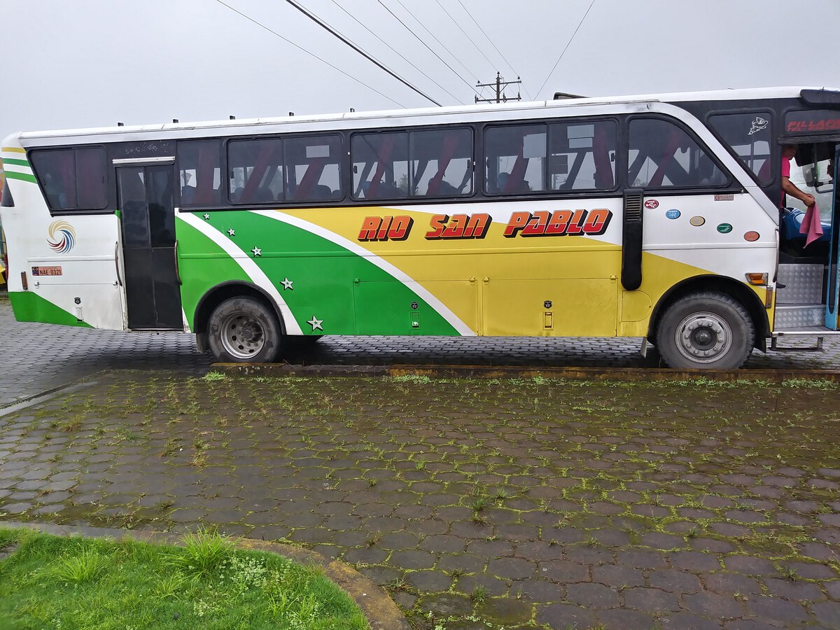 La fundación proveyó transporte para el punto de vacunación en Guasaganda