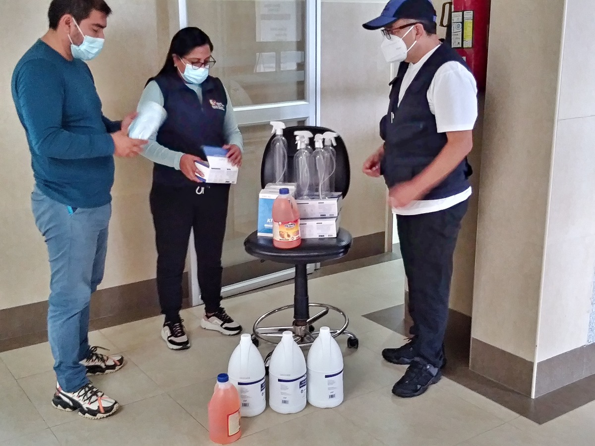 Entrega de insumos con el Vice Alcalde de La Maná