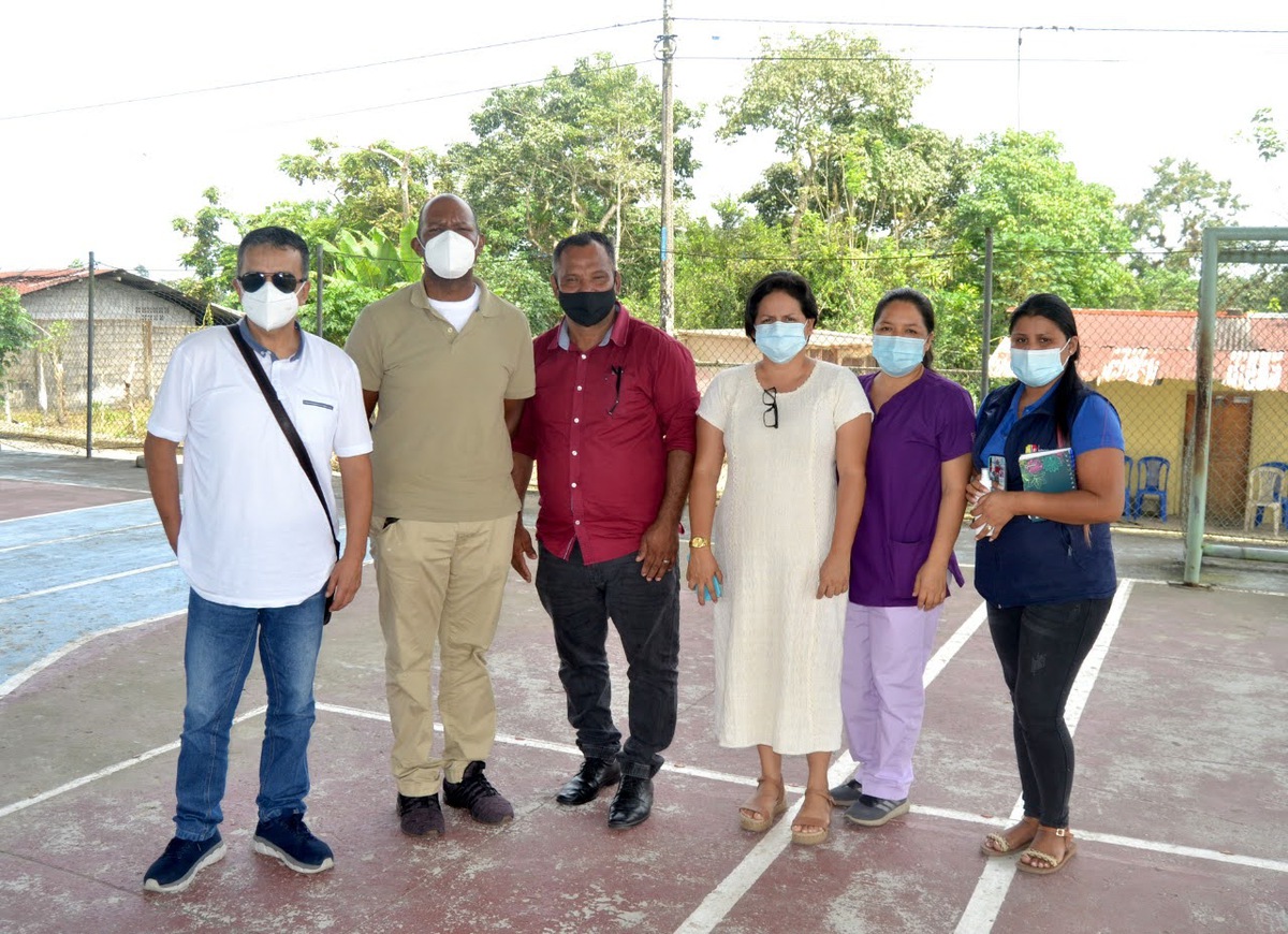 Conociendo el sitio de vacunacion en Plan Piloto con el Presidente de GAD Javier Loor y la jefa politica Corina Pozo