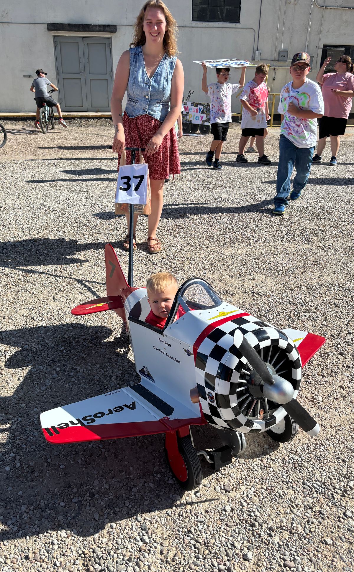 Parade Entry: Maggie B with Burkhart Boys Plane - Parade Prize Winner