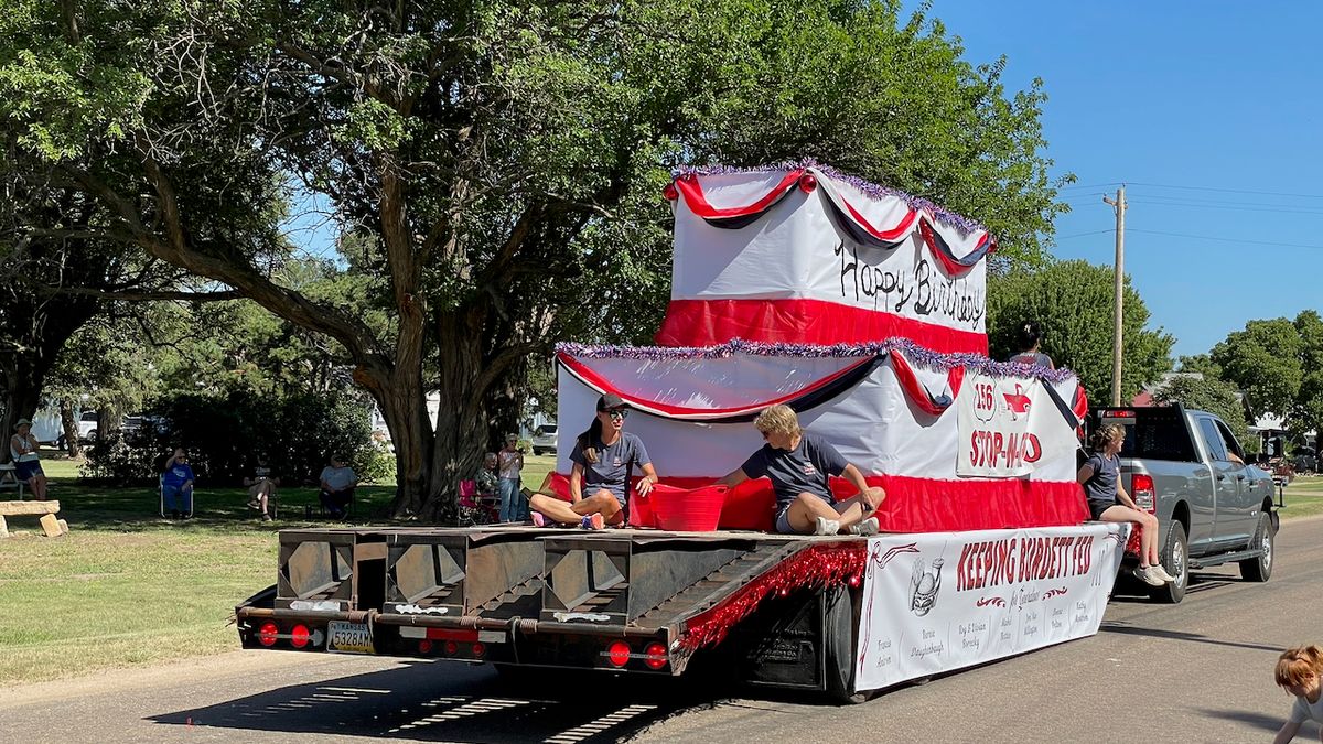 Parade Entry: 156 Stop-N -Go Best of Show Prize Winner