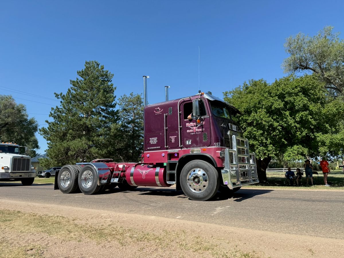 Parade Entry: 1987 Freightliner Cabover. Hollywoods Cattle Express