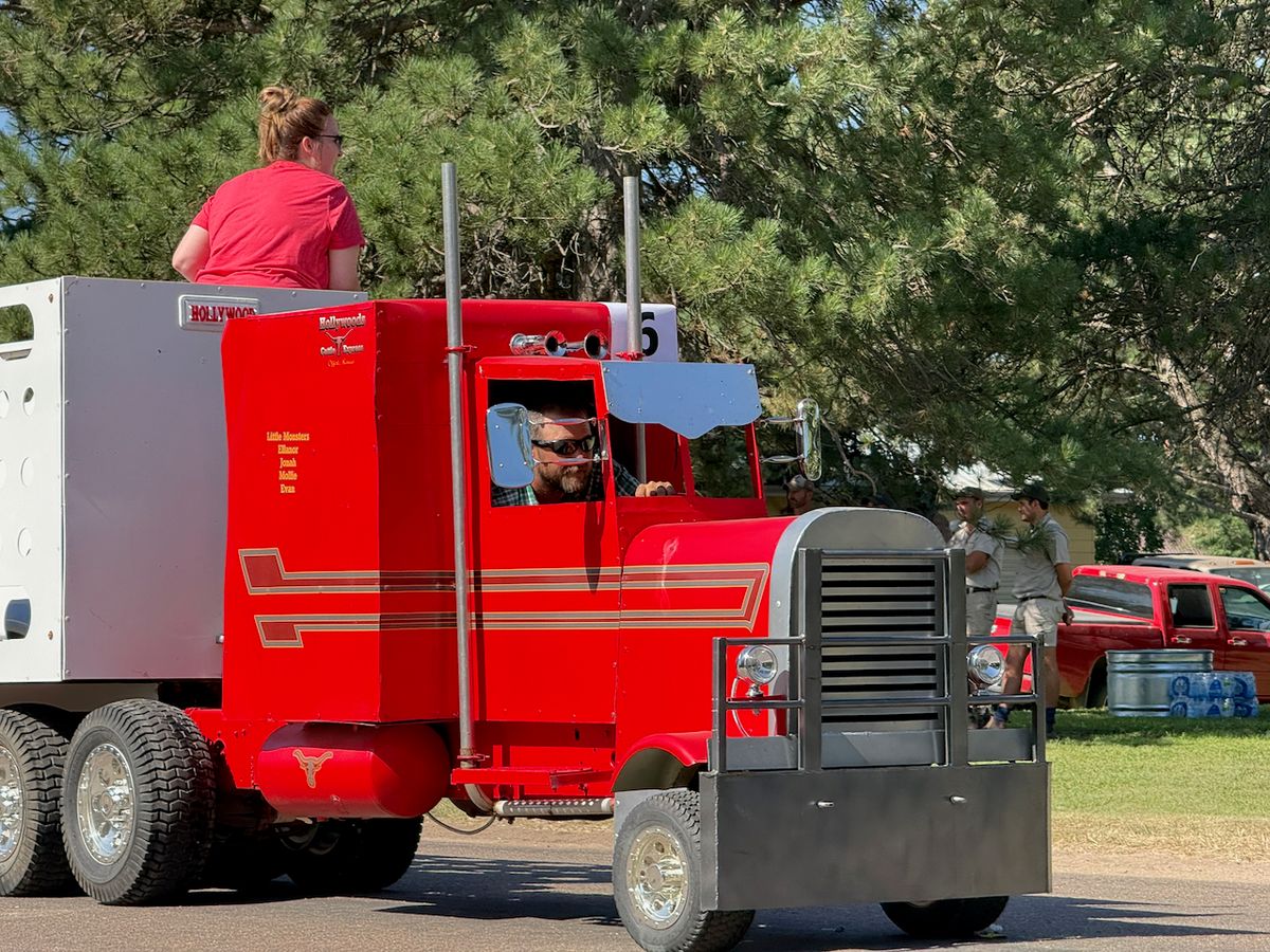 Parade Entry: Mini Freightliner. Hollywoods Cattle Express. Driven by Sean D