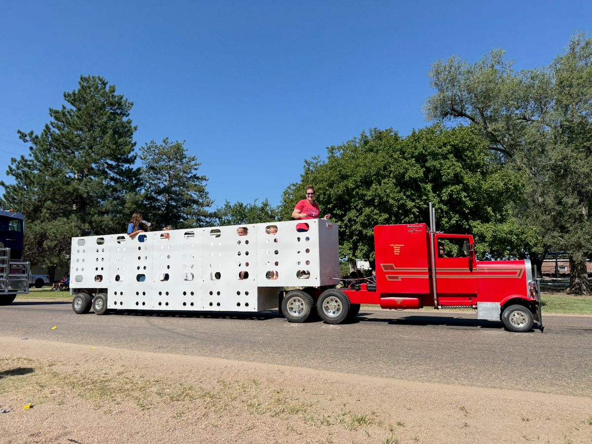 Parade Entry: Mini Freightliner. Hollywoods Cattle Express. Driven by Sean D