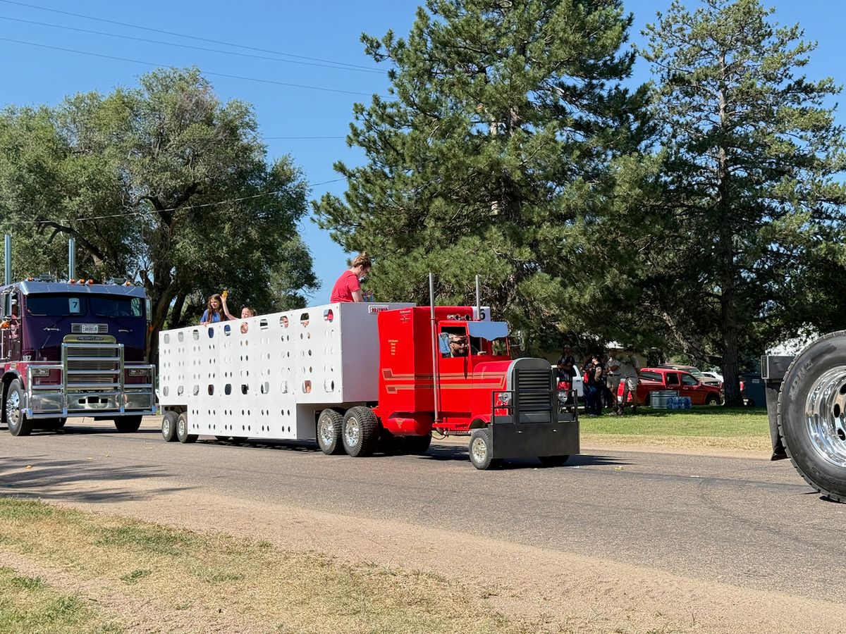 Parade Entry: Mini Freightliner. Hollywoods Cattle Express. Driven by Sean D