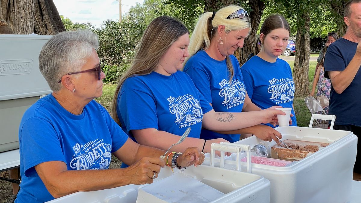 Serving Ice Cream at the Ice Cream Social- Kay D, Haylee Lynn, Heather A & Kristen