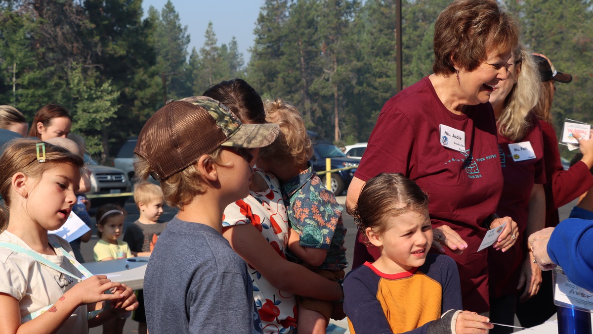 The children are getting ready for VBS!