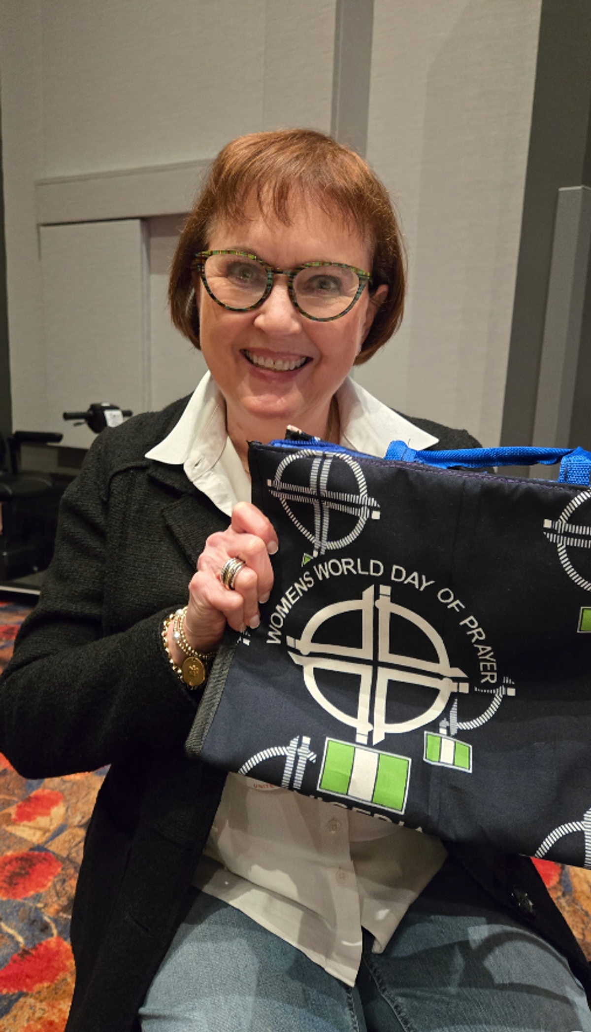 Winner of the World Day of Prayer raffle @ UWF 2026 Assembly! ❤️ Julie Noel, HTC UWF, proudly displays a beautiful, hand-crafted tote bag from Nigeria. 😊