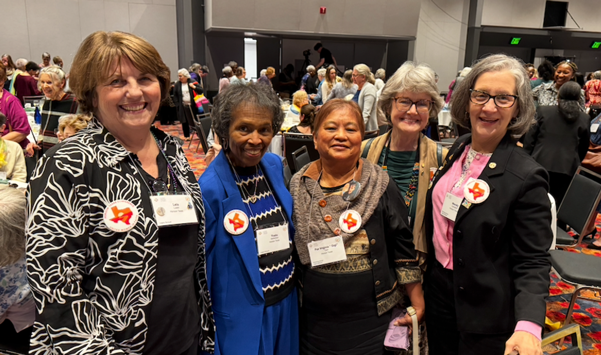 At the Legacy dinner: Lela Luxen, Thalia Matherson, Gigi Cain, Nancy Monroe, Wendy Campbell