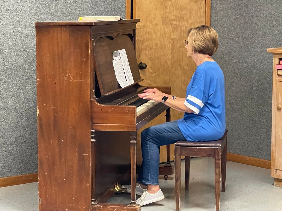 Song leader Dotty Hare, UWFaith MCW District Treasurer & FUMC De Leon UMC UWFaith Communications Coordinator.