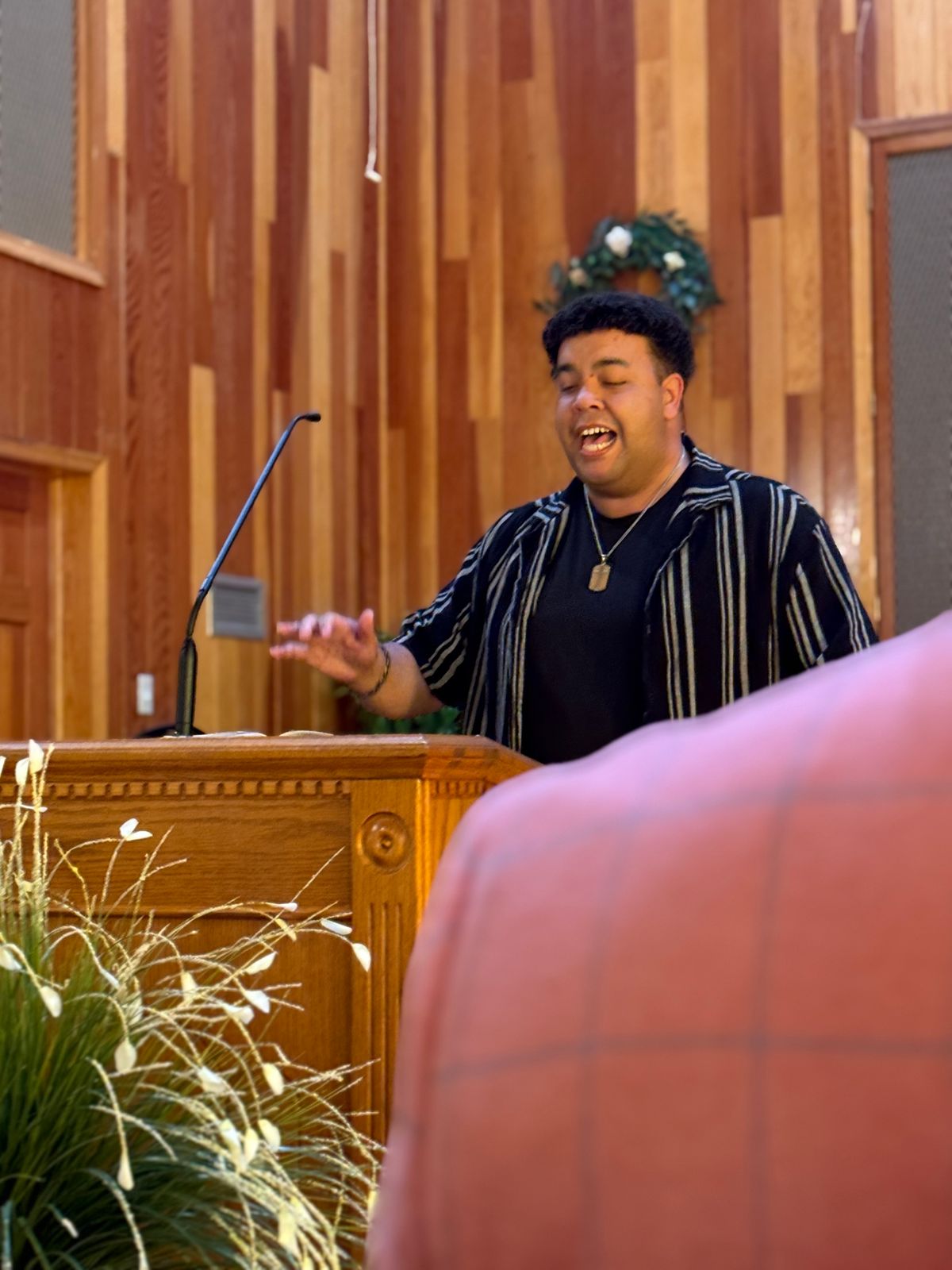 Shon Morris leading the congregation in a hymn.