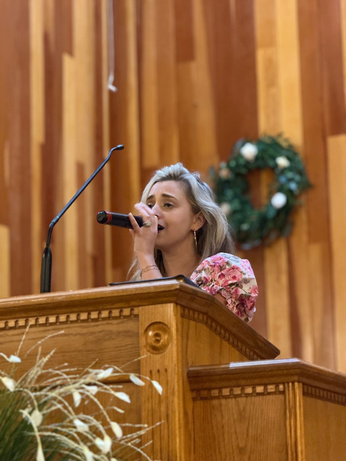 Maekala Blue singing on Tuesday night.