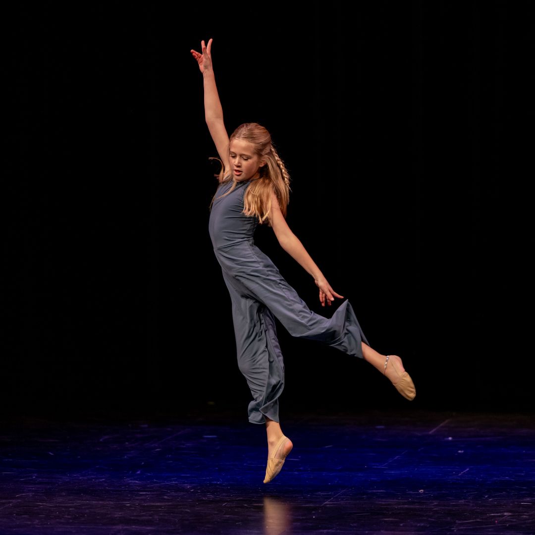 Hover to change photo