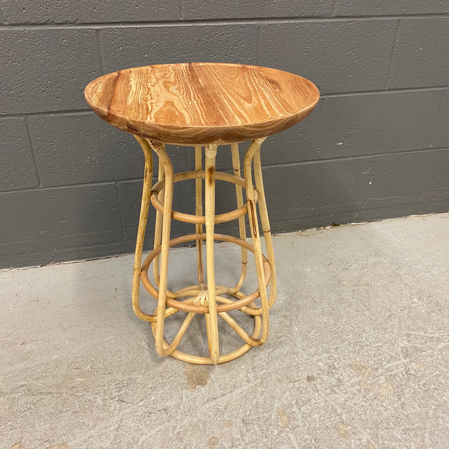 Surat Table Nadeau Nashville