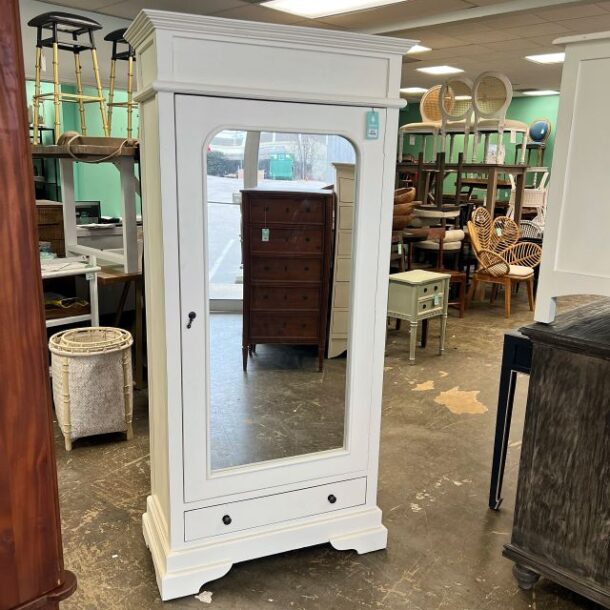 Furniture Store Memphis, TN Nadeau Unique & Affordable.