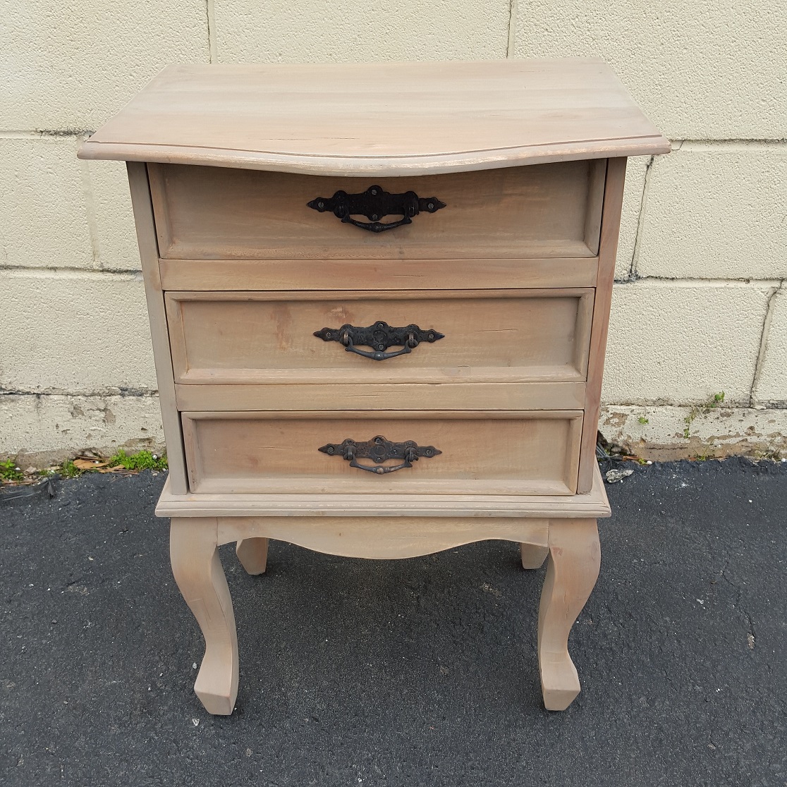 Nightstand with Cabriole Legs Nadeau Memphis