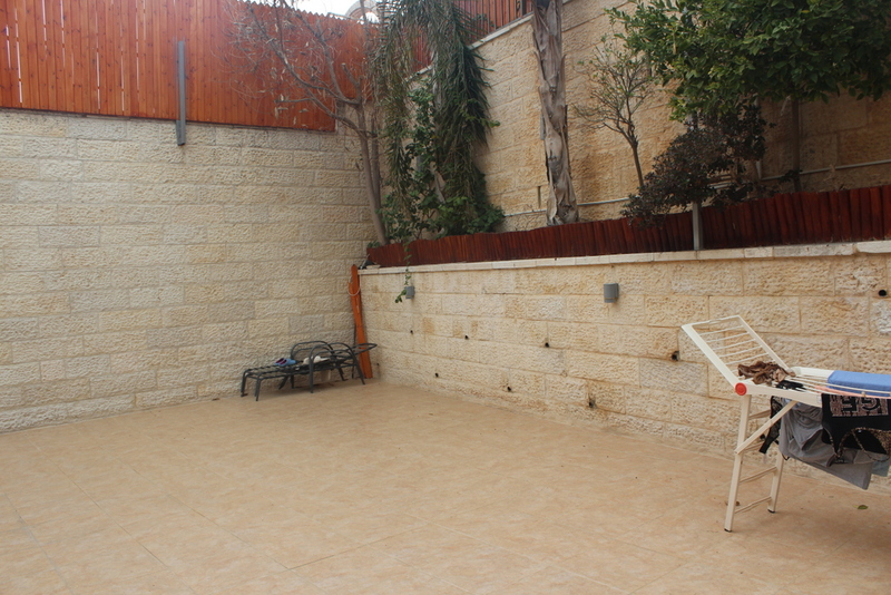 184d9d84deae4025be3c7d5ba178a46f