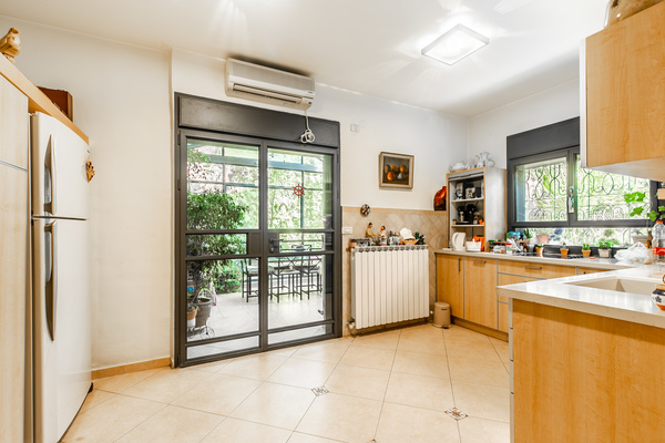 379fd3e2c8ca68dbdc7599b3a44acd1b