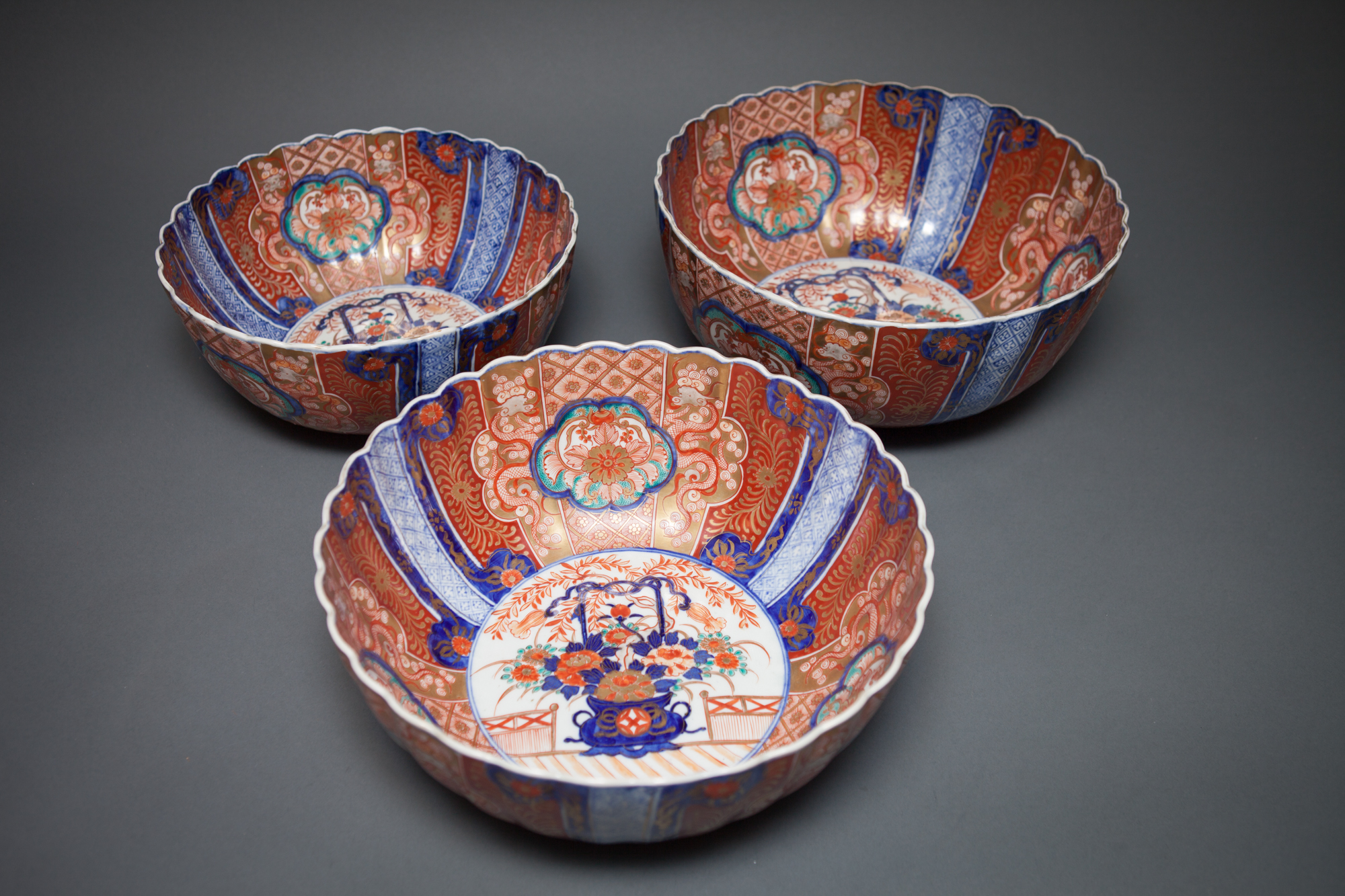 Set of Three Imari Nesting Bowls Naga Antiques