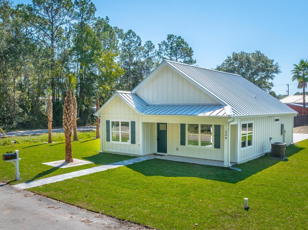 Photo of property for sale at 200 13th St Apalachicola