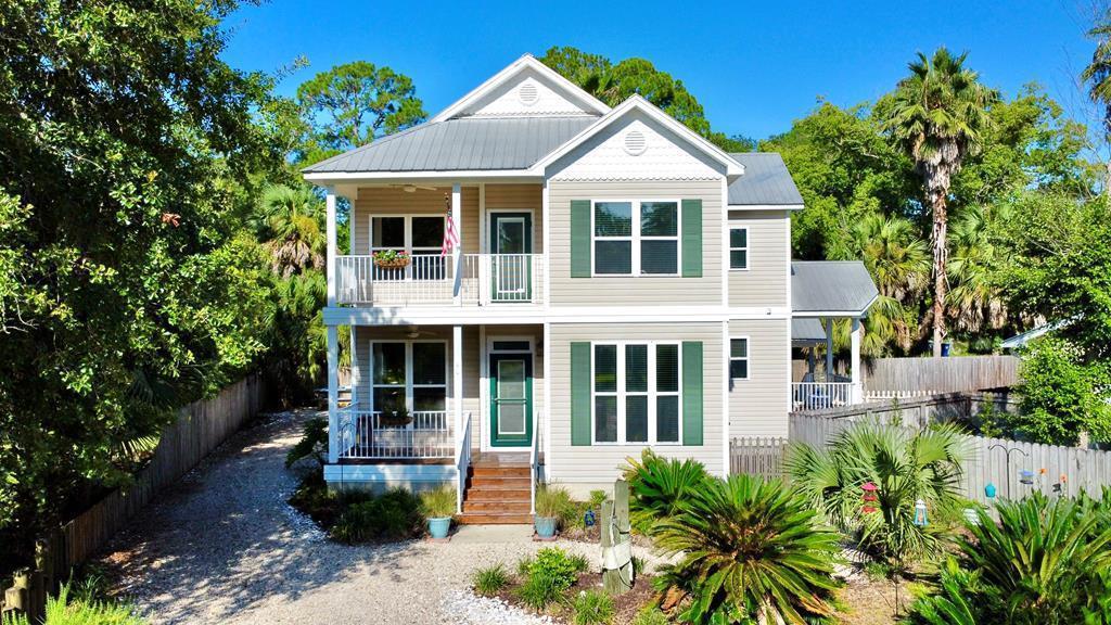 Photo of property for sale at 40 Myrtle St Apalachicola