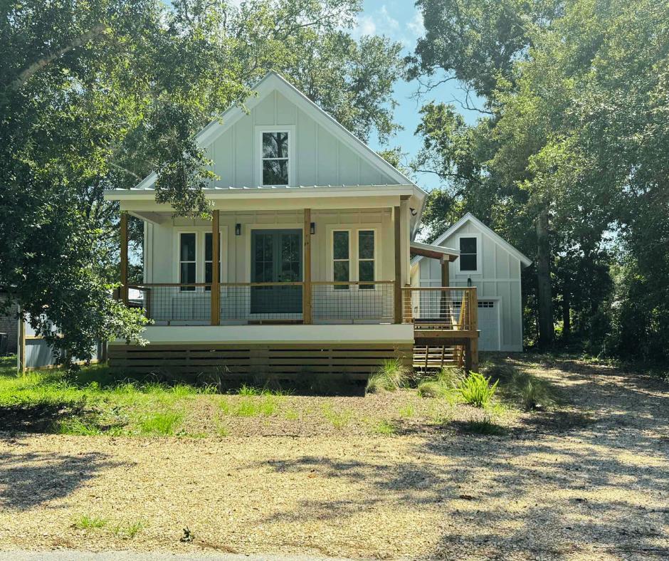 Photo of property for sale at 216 15th St Apalachicola